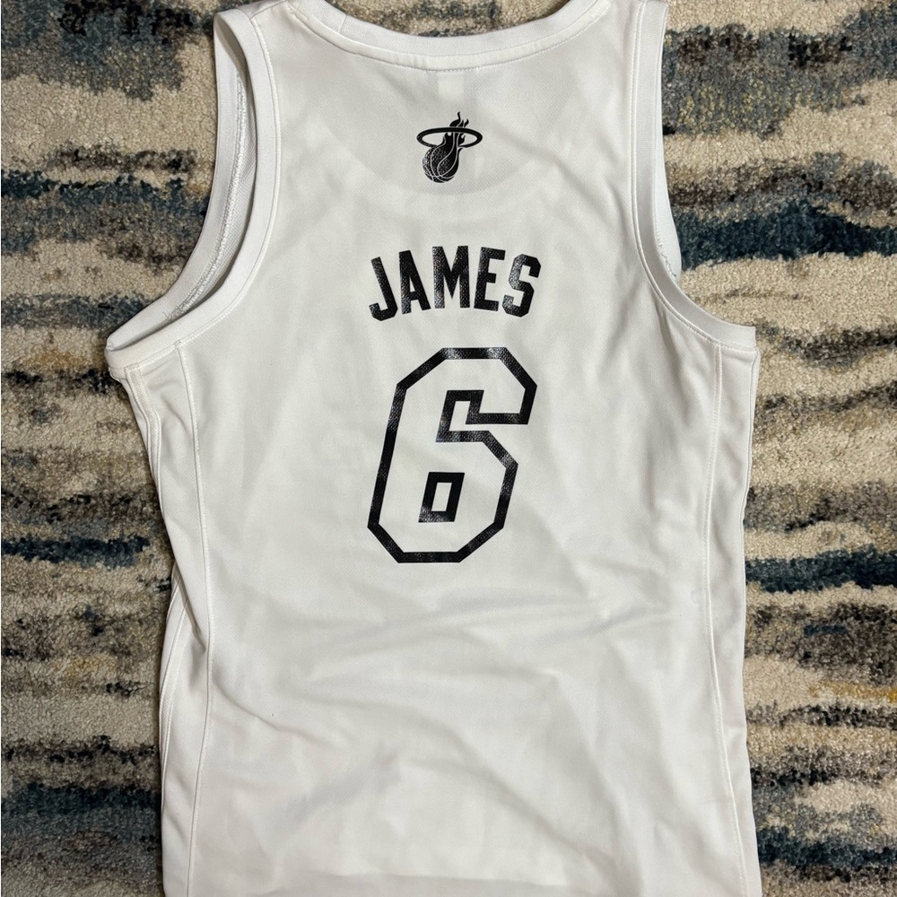 LeBron James Miami Heat Jersey #6 - White NBA
Jersey